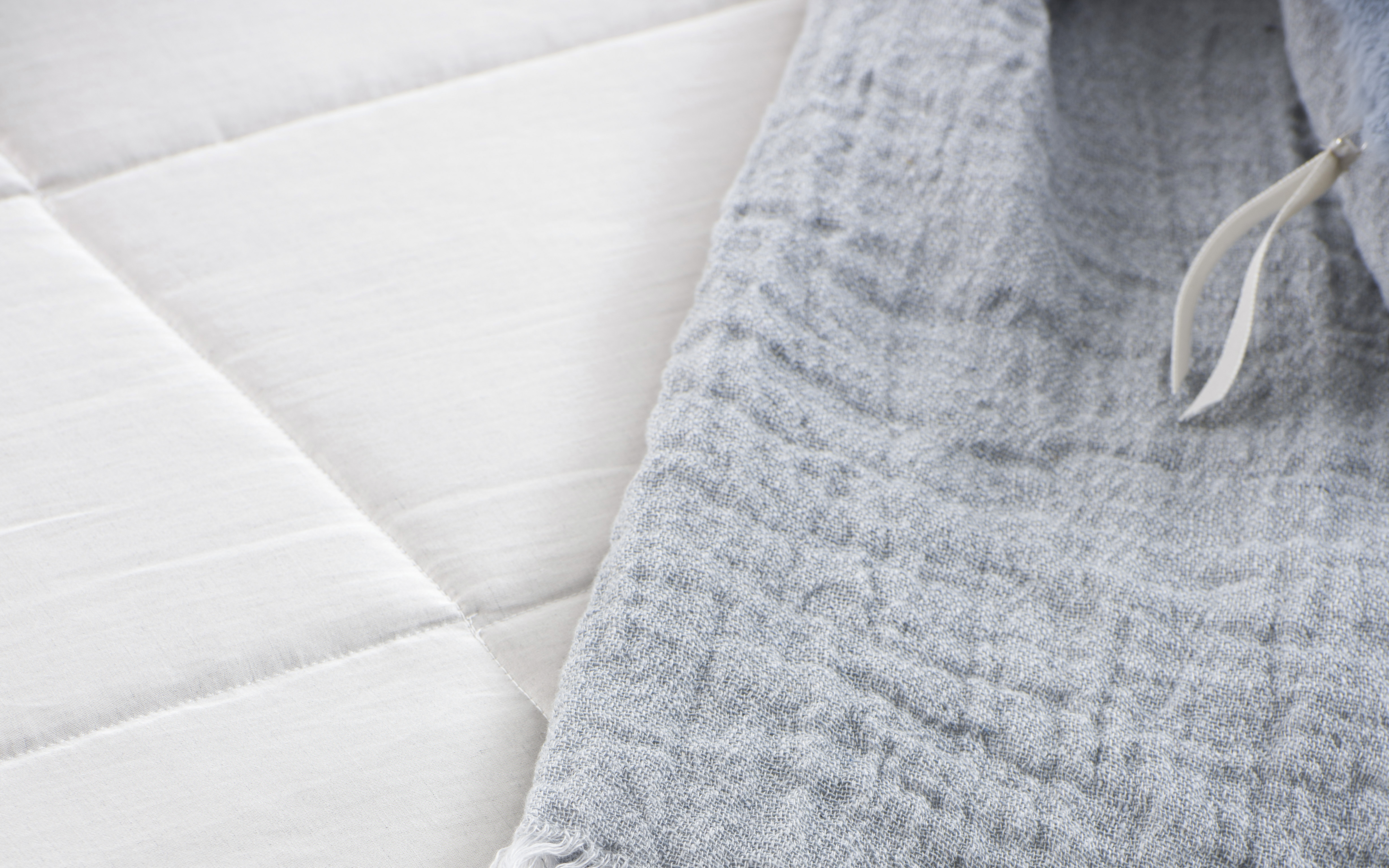 Mrs.Me home couture - coverlet Wave Aqua linen upcycled cotton detail1 web